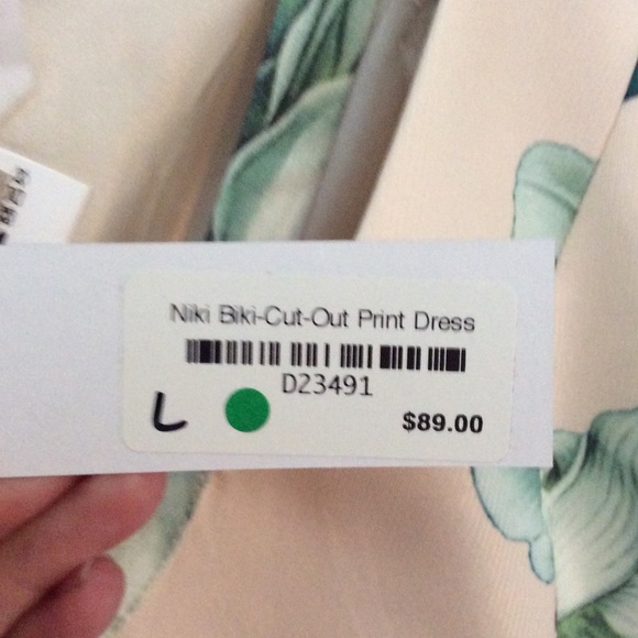 Size 12 Ladies Formal Dress - Picture 4 of 5